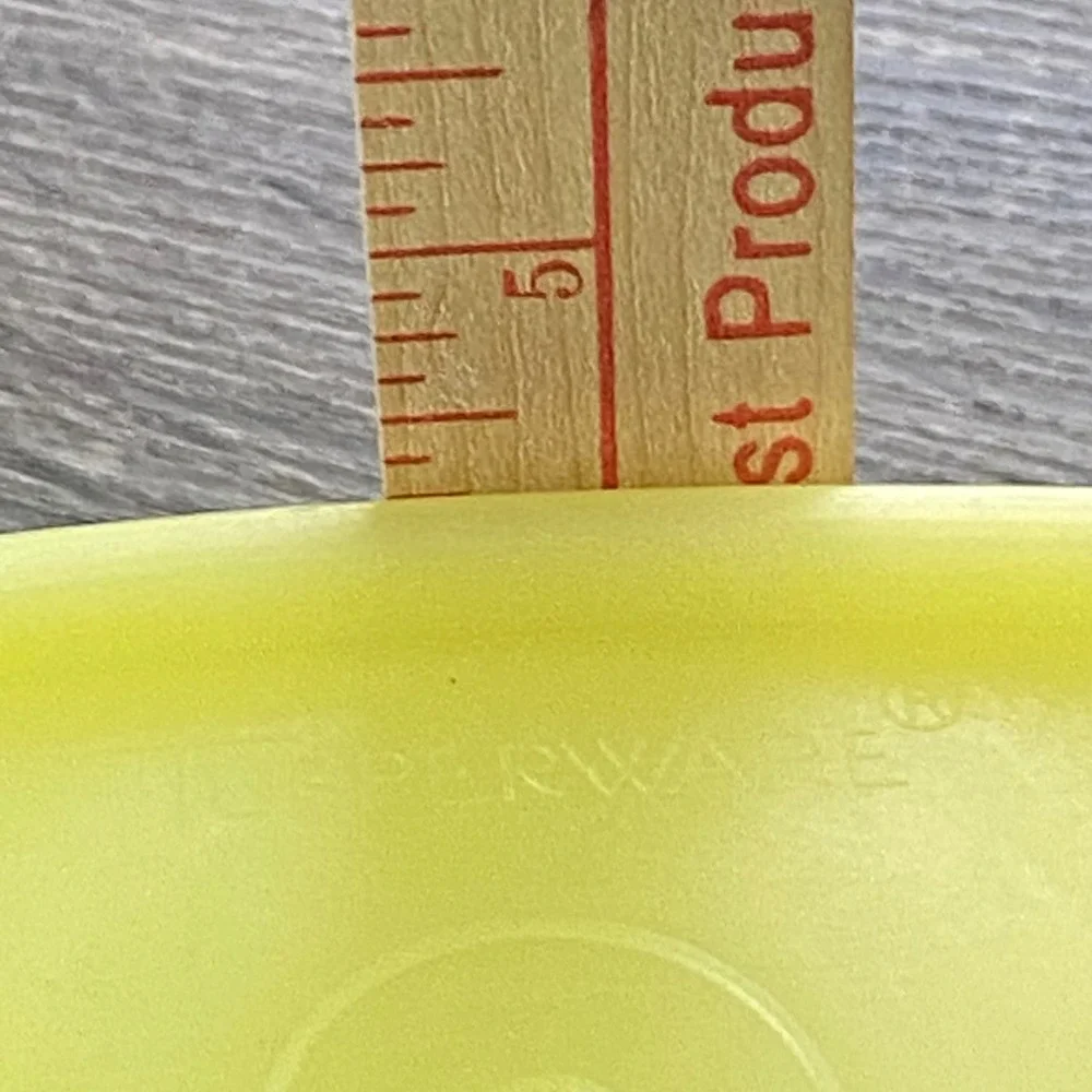 Tupperware Vintage Square Storage Container Lime Yellow with Lid‎